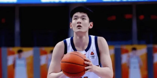 KOK体育-广东加时16分大逆转，麦考尔又香又臭，杜锋指导表态18岁内线新星